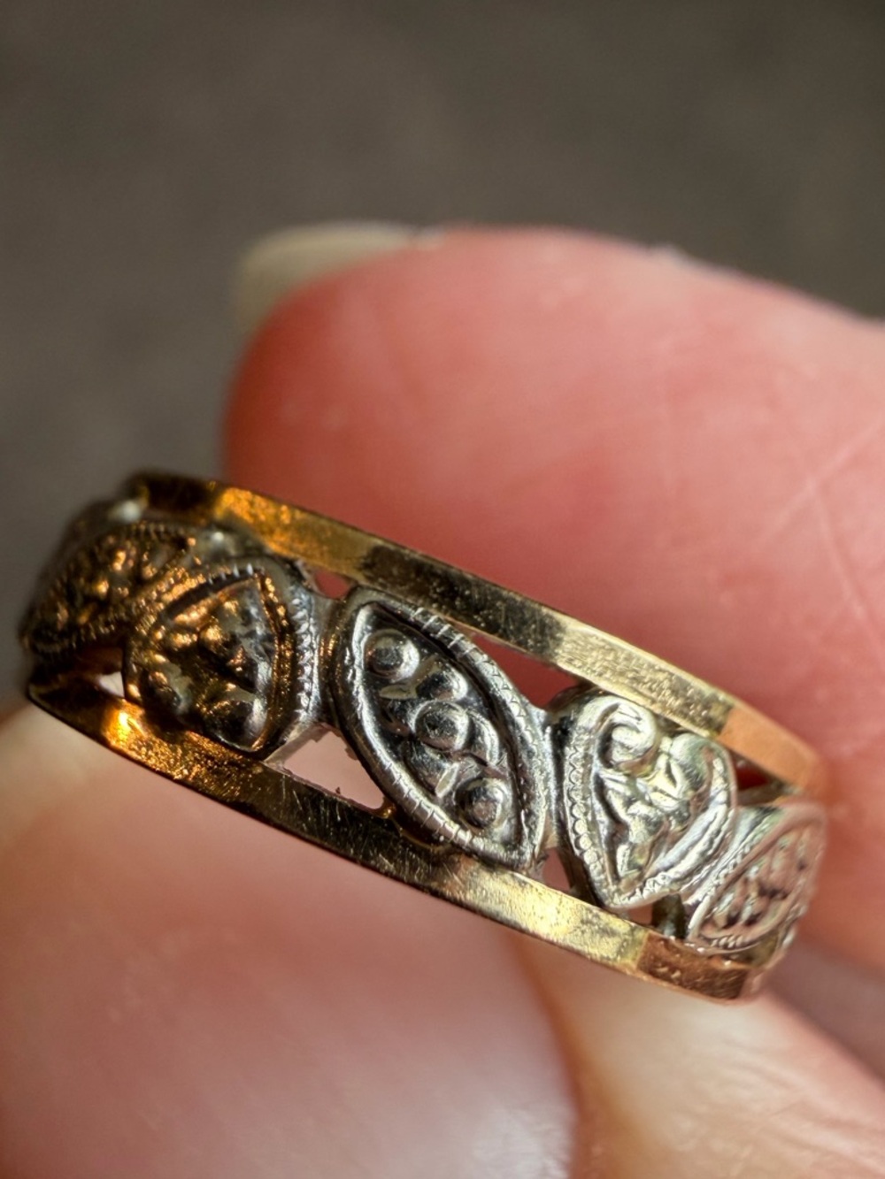 1930s Antique Art Deco 14k Yellow
White Gold Filigree Carved Heart Band